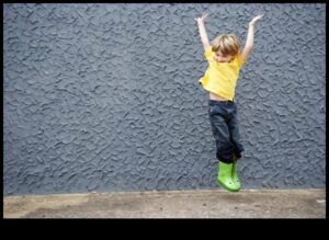 القفزات المبهجة: أنشطة مرحة لصحة الطفل الجسدية والعقلية