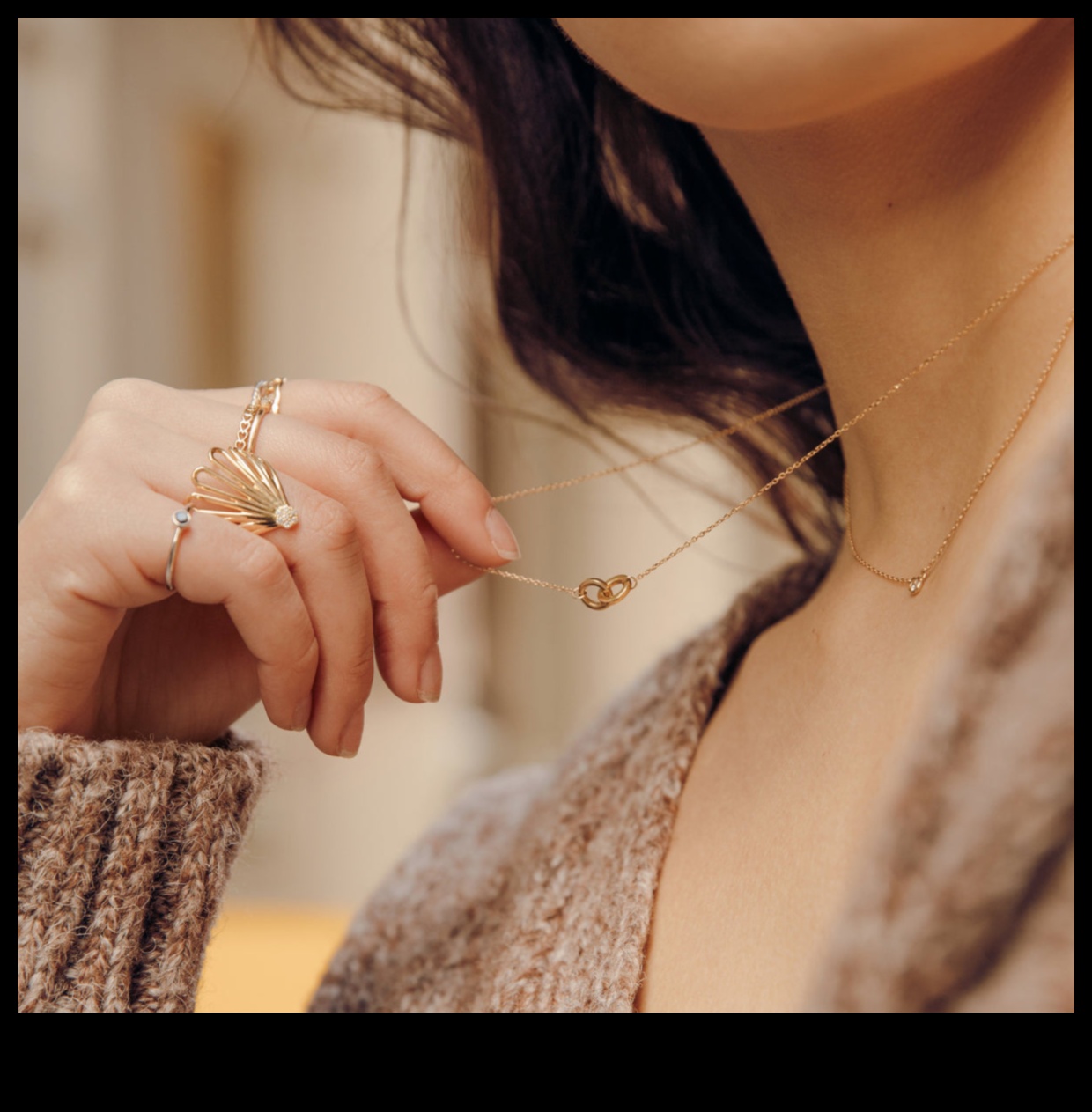 جاذبية رصينة: احتضن الأناقة البسيطة في المجوهرات