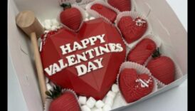 الكشف الرومانسي: فتح غلاف هدية عيد الحب المثالية